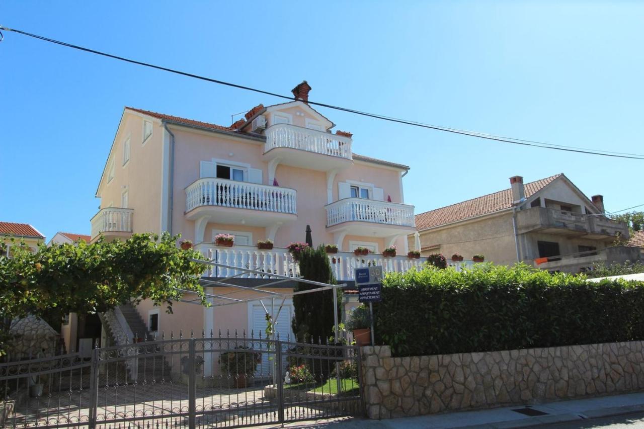Apartments Ravlic Ana Malinska Exterior photo