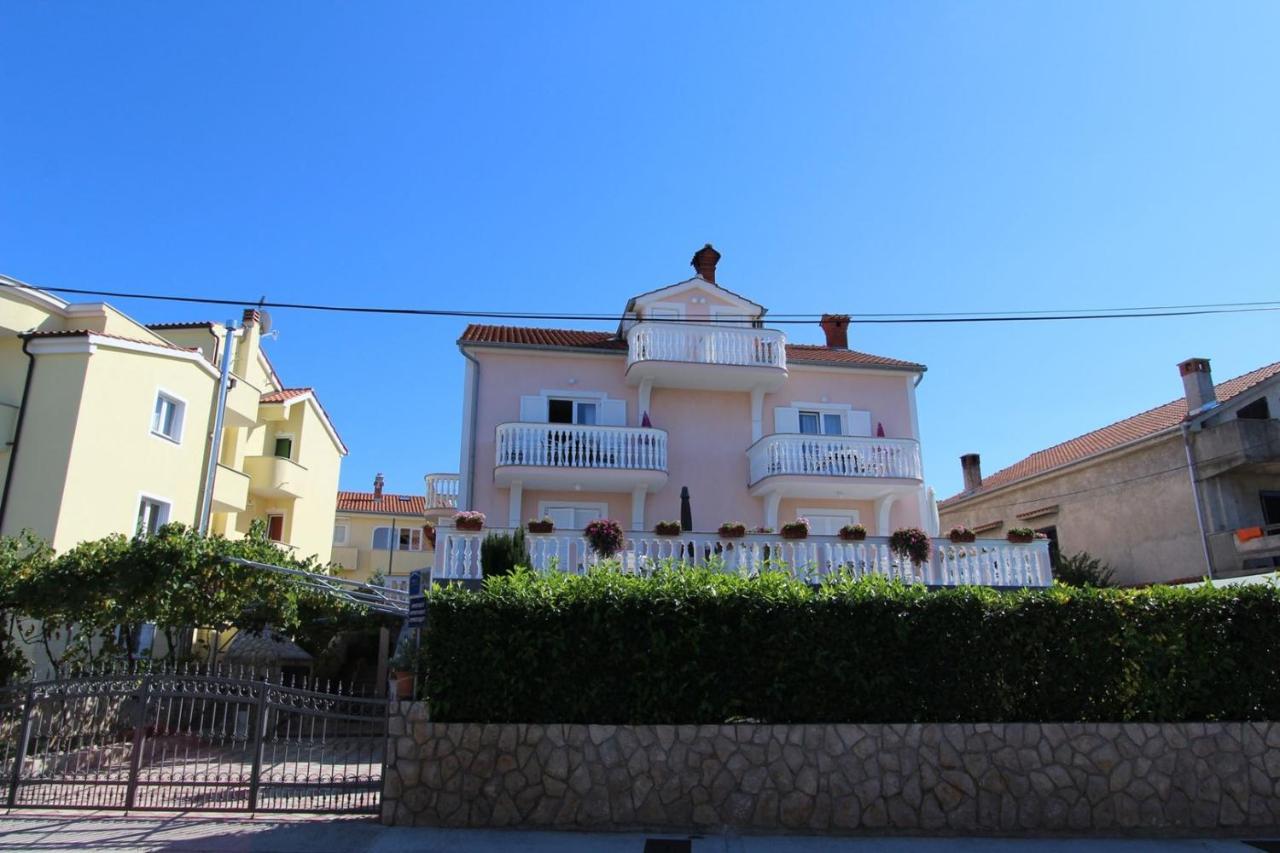Apartments Ravlic Ana Malinska Exterior photo